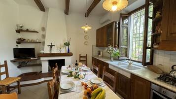 Kühlschrank, Mikrowelle, Ofen, Geschirrspüler