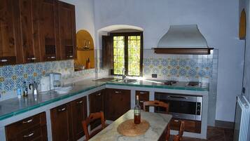 Réfrigérateur, four, plaque de cuisson, lave-vaisselle