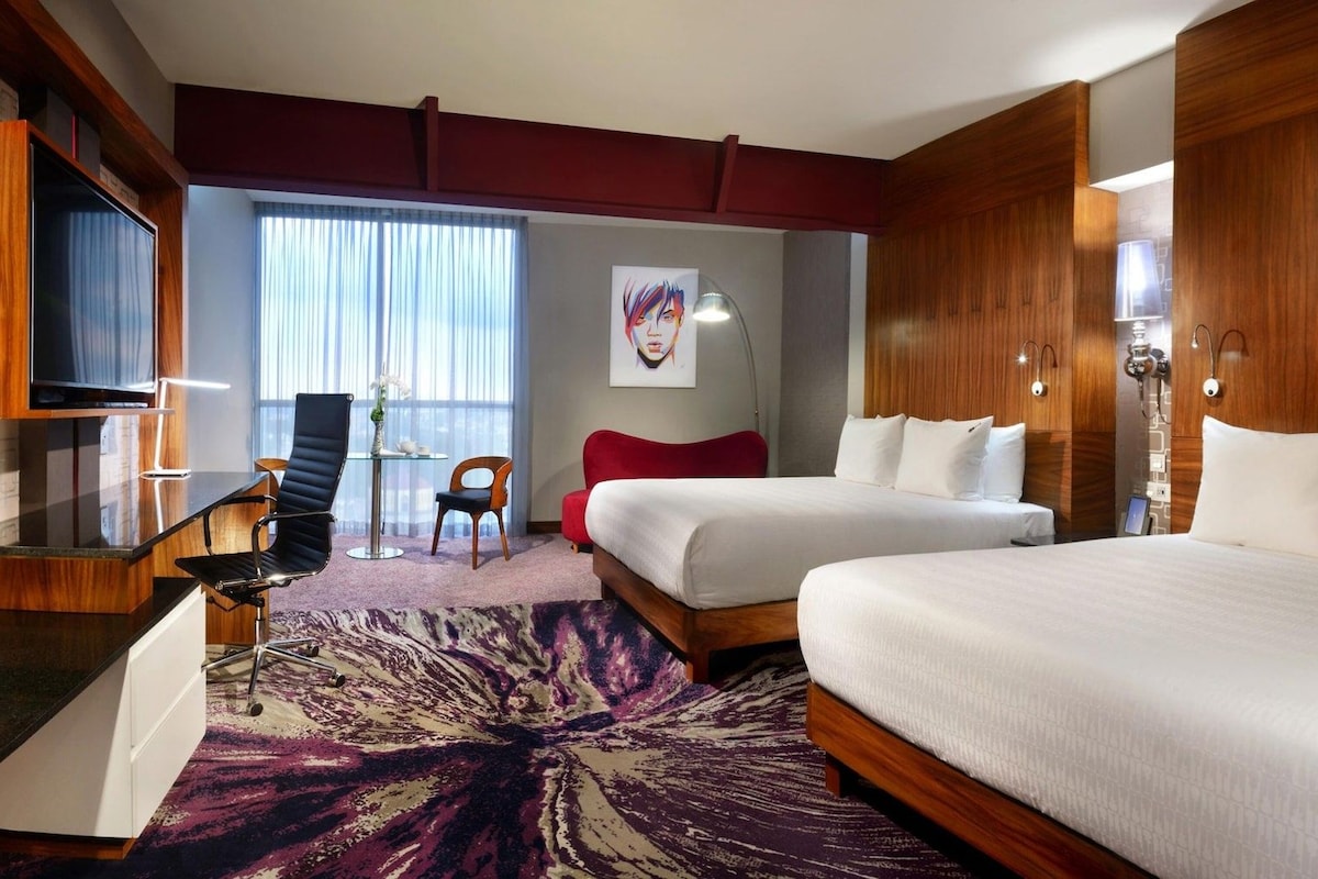 Free minibar, in-room safe, desk, soundproofing
