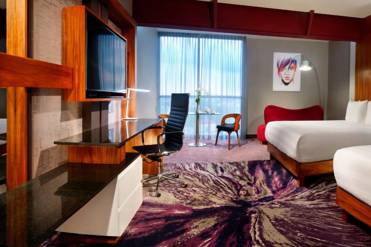 Free minibar, in-room safe, desk, soundproofing
