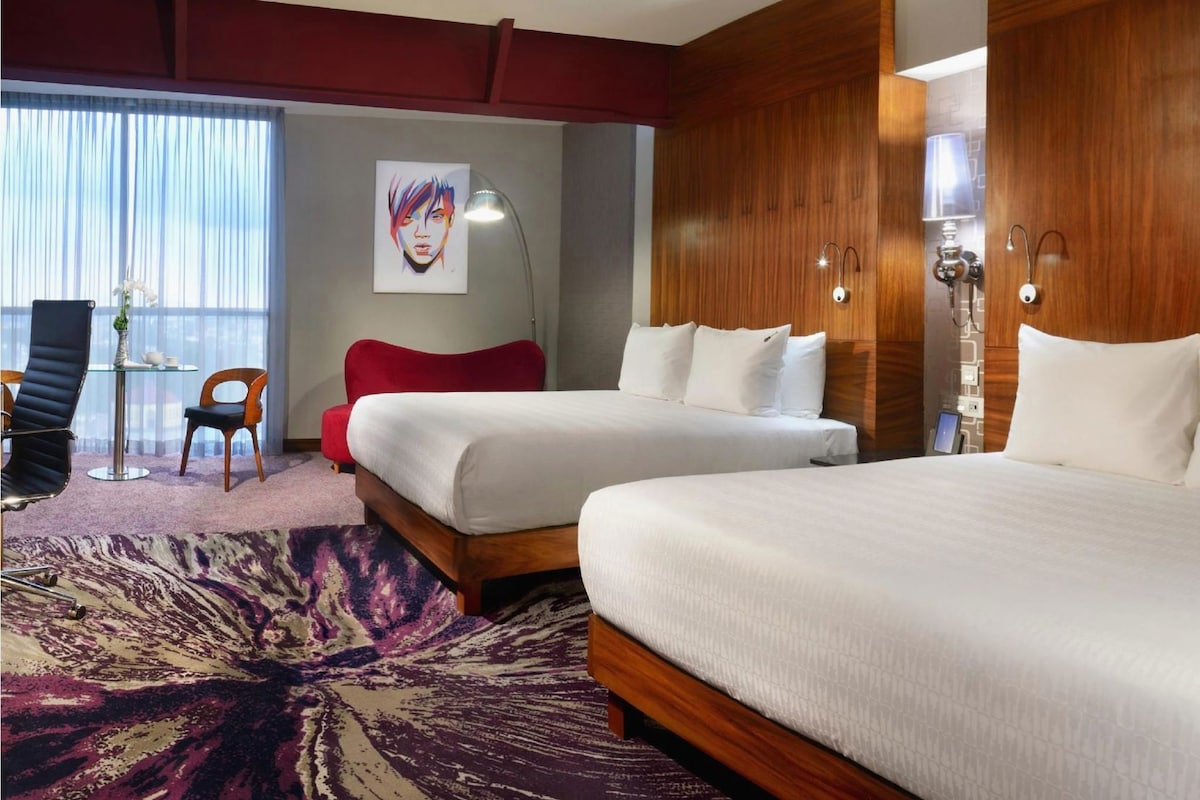 Free minibar, in-room safe, desk, soundproofing