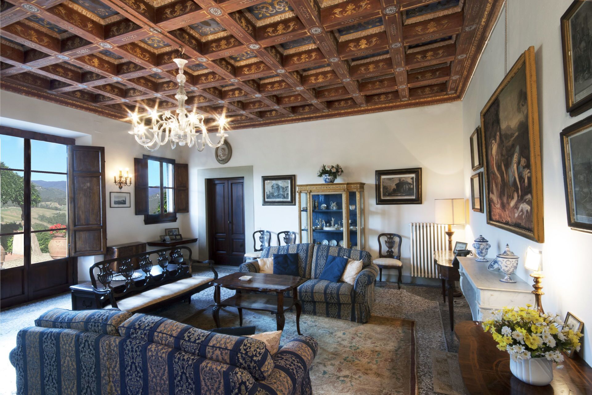 Télévision, cheminée, lecteur de DVD