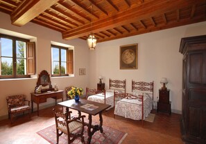 7 Schlafzimmer, Bügeleisen/Bügelbrett, Reisekinderbett, kostenloses WLAN