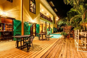 Outdoor dining - Lovely Riverfront Suite w/ Balcony, WiFi, AC, Pool & Gorgeous View (San Ignacio)