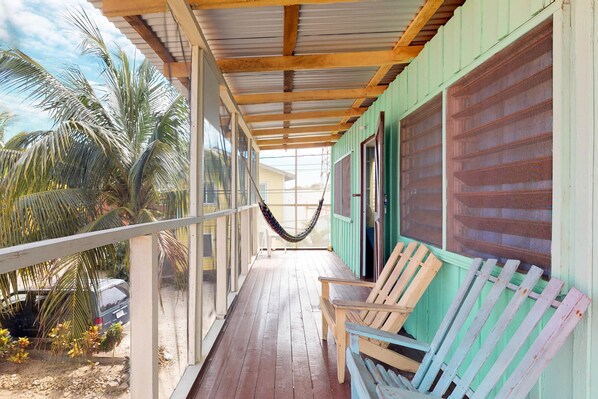 Terrace/patio - Inviting Renovated Cabana w/ WiFi - Walk to Shops, Restaurants, and the Beach (Placencia)