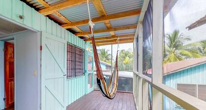 Strand Cabana direkt in der Stadt mit abgeschirmten Veranda und einer Hängematte
