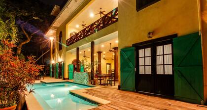 Charmante suite pour couple avec piscine partagée, Wi-Fi gratuit et emplacement en bord de riviÚre!