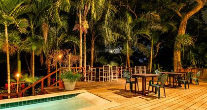 Riverfront Suite mit gemeinsamem Infinity-Pool, Bergblick und eigenem Balkon