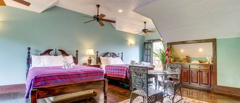 Tabla de planchar con plancha, wifi y ropa de cama