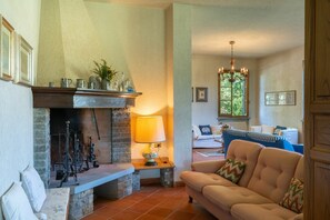 TV, fireplace, DVD player, stereo