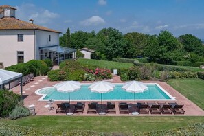 Indoor pool, a heated pool - Wonderful private villa with A/C, WIFI, private pool, hot tub, sauna, TV, patio, close to Cortona (Fattoria)