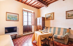 TV, fireplace - Stunning private villa for 16 guests with WIFI, private pool, TV, patio and panoramic view (Vicchio)