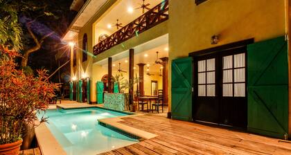 Suite de luxe au bord de la riviÚre avec piscine partagée, vues magnifiques - idéale pour des excursions d'une journée!