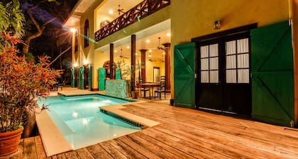 Suite romantique dans une propriété en bord de riviÚre avec restaurant sur place, piscine et plus