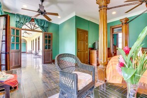 7 bedrooms, internet, bed sheets - Dog-Friendly Riverfront Suites with Private Pool, Lovely Views, Partial AC & WiFi (San Ignacio)
