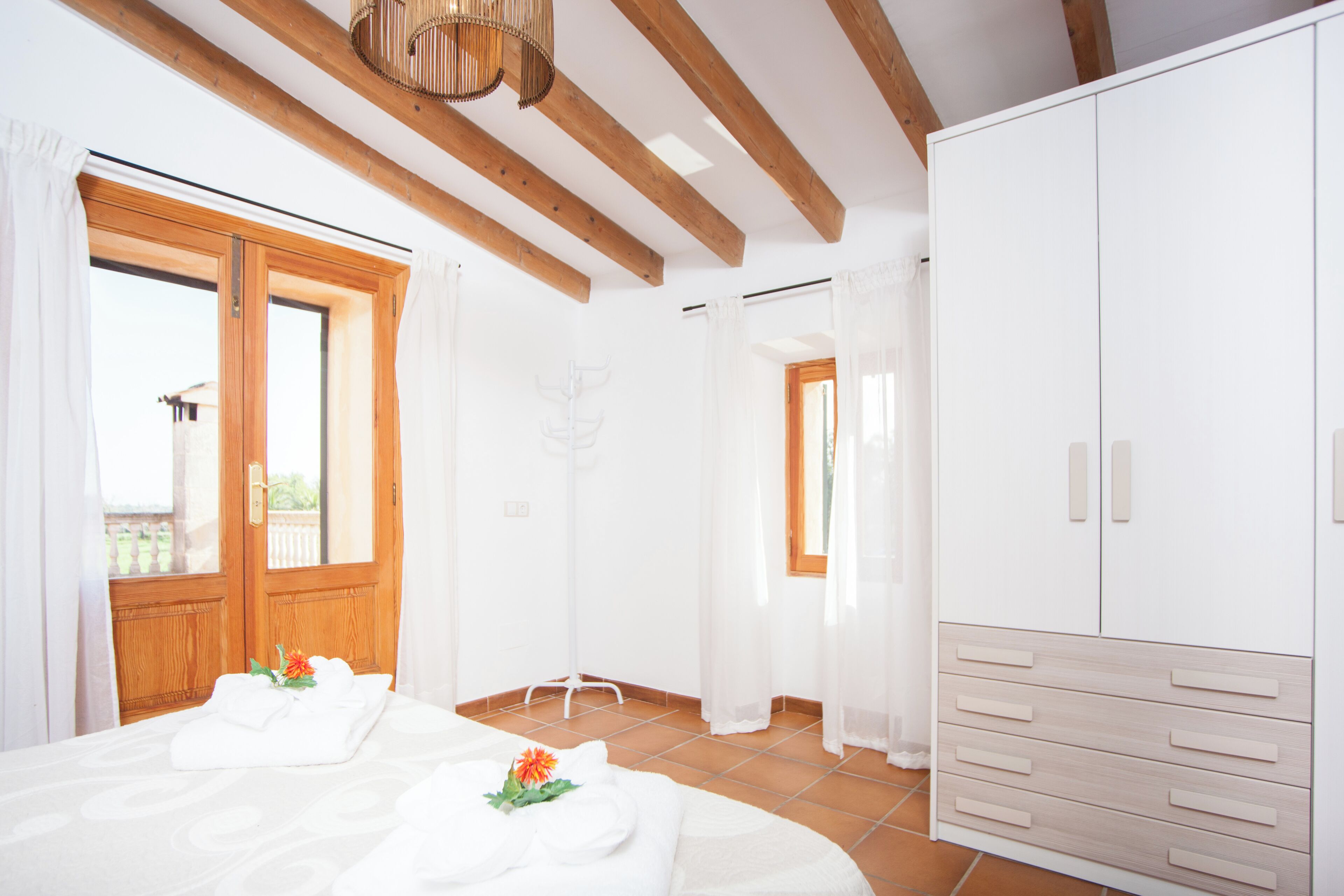 6 bedrooms, iron/ironing board, cots/infant beds, free WiFi