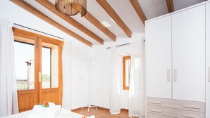 6 bedrooms, iron/ironing board, cots/infant beds, free WiFi - SON NADAL - Villa with private pool and free WiFi in Costitx (Costitx)