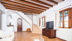TV, fireplace - SON NADAL - Villa with private pool and free WiFi in Costitx (Costitx)