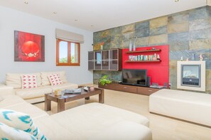 TV - CAN BOU -  Villa with private pool only 4 km from the beach on the outskirts of Ses saline (Ses Salines)