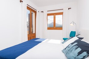 4 slaapkamers, een strijkplank/strijkijzer, gratis wifi, beddengoed