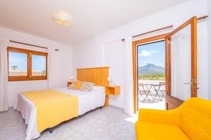 4 bedrooms, iron/ironing board, free WiFi, bed sheets