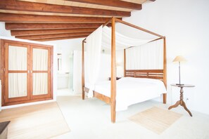 6 bedrooms, iron/ironing board, free WiFi, bed sheets - CAN CASTA - Villa with private pool in Petra. Free WiFi. (Petra)