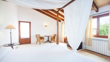 6 bedrooms, iron/ironing board, free WiFi, bed sheets