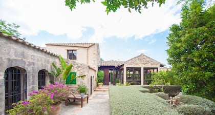 CAN CASTA - Villa with private pool in Petra. Free WiFi.