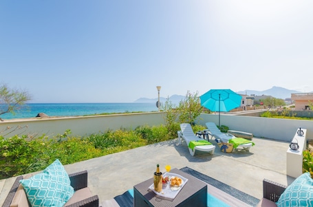 Terrasse/Patio. PORTA DE LA MAR - Chalet with sea views in Son Serra de Marina. Free WiFi