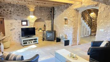 TV, DVD player, stereo