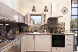 Fridge, oven, stovetop, dishwasher - CAN PINA - ECO CASCADA - Villa with private pool in Costitx. Free WiFi (Costitx)