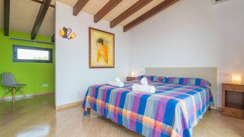 3 bedrooms, iron/ironing board, free WiFi, bed sheets