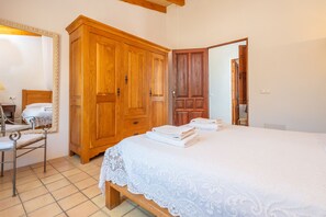 1 soverom, strykejern/-brett, wi-fi (inkludert) og sengetøy