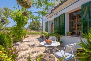 Outdoor dining - SES PLANES (CA NA FAUSTINA) - Villa with private pool in SELVA. Free WiFi (Selva)