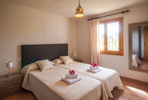 2 slaapkamers, een strijkplank/strijkijzer, gratis wifi, beddengoed