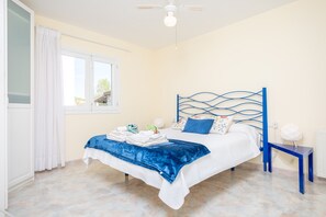 3 chambres, fer et planche à repasser, Wi-Fi gratuit, draps fournis