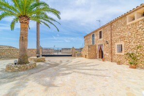 Property grounds - AUBADELLET (CAN RANDA) - Wonderful country house with private pool in quiet area. Free WiF (Villafranca de Bonany)