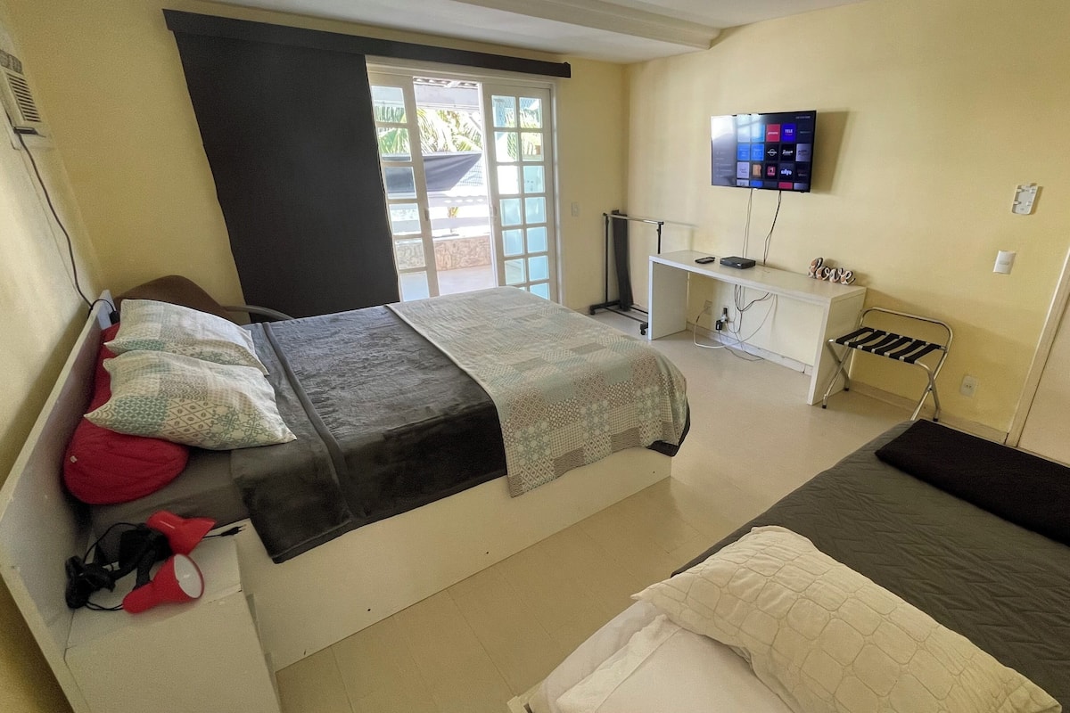 Deluxe-Studiosuite, 1 Schlafzimmer, eigenes Bad, Bergblick | 1 Schlafzimmer, Verdunkelungsvorhänge, Bügeleisen/Bügelbrett