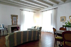 TV, fireplace - Villa in Scarperia with 3 bedrooms sleeps 6 (Scarperia)