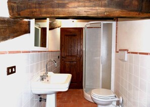 Douche, séchoir à cheveux, bidet