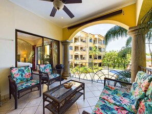 Terrace/patio - Sunrise 38- Ocean View Condo, Steps to the Beach (Tamarindo)