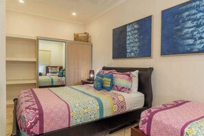 2 bedrooms, iron/ironing board, free WiFi, bed sheets