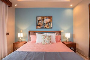 2 عدّة غرف نوم ومكواة/لوح كي وواي فاي مجانًا وملاءات أسرّة