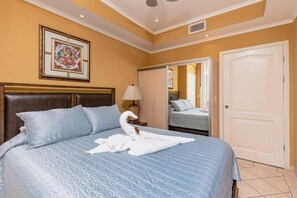 3 chambres, fer et planche à repasser, lit de bébé portatif