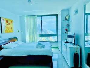 Business-Studiosuite, 1 Queen-Bett | 3 Schlafzimmer, schallisolierte Zimmer, Bügeleisen/Bügelbrett