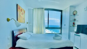 Business Studio Suite, 1 Katil Ratu (Queen)