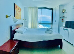 Business Studio Suite, 1 Queen Bed | 3 bedrooms, soundproofing, iron/ironing board, rollaway beds - The Seasons King David apartment (Netanya)