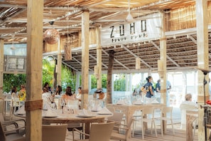 Outdoor dining - Beach Residency B6_200Mbps_RoofDeck w/Oceanview_Pool (Bavaro-Punta Cana)