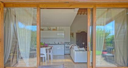 Atemberaubendes alleinstehendes Ferienhaus mit Klimaanlage, W-LAN, TV, Innenhof und Panoramablick