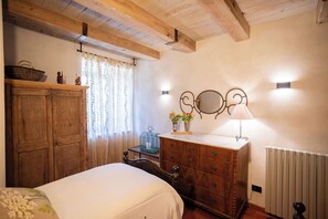 2 bedrooms, iron/ironing board, travel crib, free WiFi - Wonderful  villa for 6 people with WIFI, pool, A/C, TV and panoramic view (Metelliano)